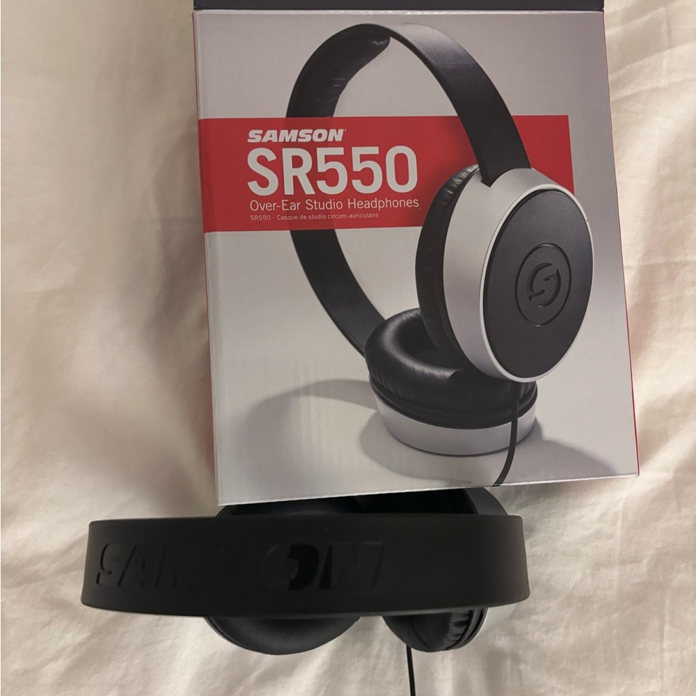 Samson SR550 Over-Ear Studio Headphones. Never worn